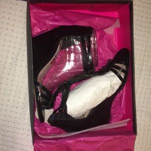 Vince Camuto Black Wedges
